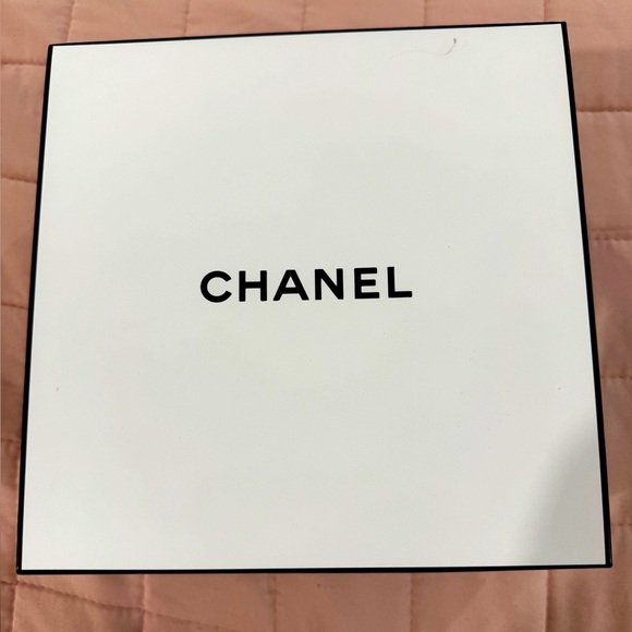 Accessories - Gift Box with Ribbon